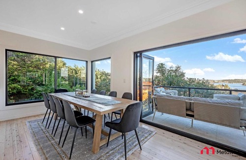 Seaforth House | MetaWise Luxe 6 Bed Ocean View Family Home in Seaforth