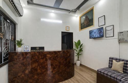 Kolkata House | Metro Guest House,Near South City Mall