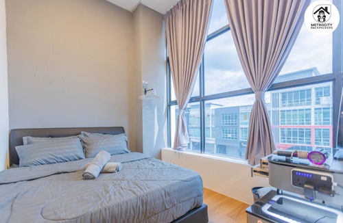 Pusat Komersil Lee Ling House | MetroCity Backpackers