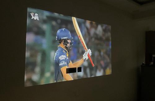 Chhatarpur Apartment | Mi Casa Amore - Cozy 2BHK with Projector