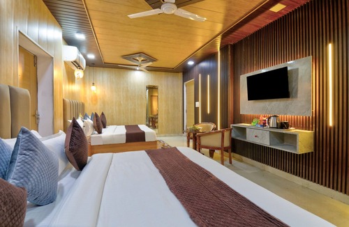 Delhi House | Midtown Inn