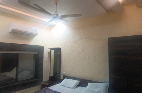 Rehli Hotel | Midway Treat Gopalpura