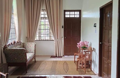 Kampung Padang Luas Ski Chalet | Mikaadam Homestay