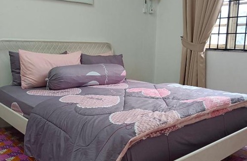 Kampung Padang Luas Ski Chalet | mikaadam homestay