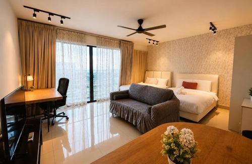 Shah Alam Apartment | Minimalist Studio Trefoil Setia Alam linked bridge to Mall and Convention Centre near to NIH Peninsula