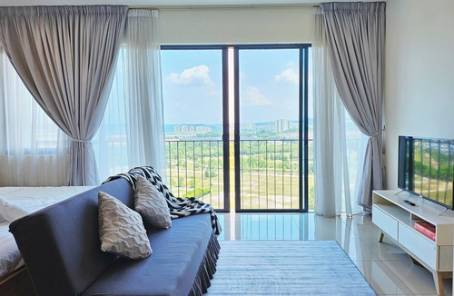 Shah Alam Condo | Minimalist studio with swimming pool fitness room, WiFi in superb Setia Alam