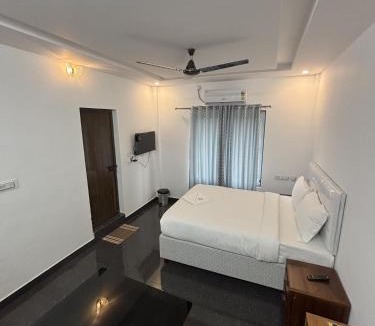 Alwaye Hotel | MIRACLE Inn