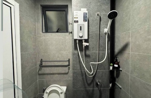 Kuala Lumpur Apartment | Modern 2-bedroom with AC, WiFi, fitness room in charming Kuala Lumpur