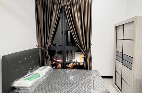 Kuala Lumpur Apartment | Modern 2-bedroom with AC, WiFi, fitness room in charming Kuala Lumpur