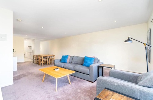 Turner Apartment | Modern 2BR 2BA Apartment Close to City and ANU - Hosted by Canstay