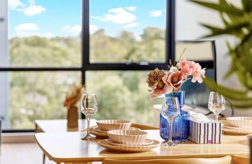 Macquarie Park Apartment | Modern 2BR Oasis - Walk to MQ Uni & Hospital
