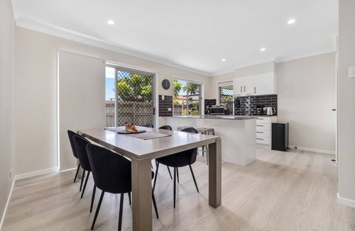 Virginia House | Modern 3 Bedroom Entire Home