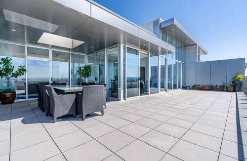 Capital Hill Apartment | Modern 3BR Home 5 mins away from Parliament House