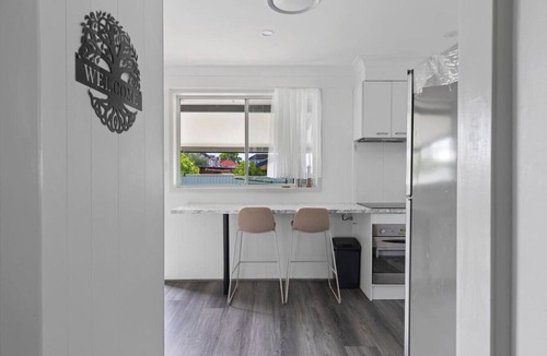 Werrington House | Modern 3BR Home Free parking Patio Workspace