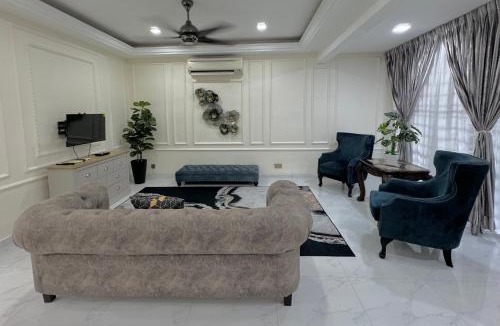 Kuala Lumpur House | Modern 4BR Melawati Mall, KL EastMall, Zoo Negara, UIA IIUM