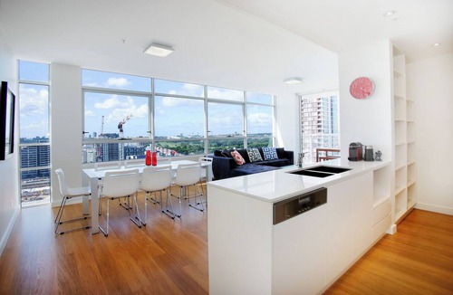 Zetland Apartment | Modern and Bright 3BR Executive Apartment in Zetland with Views