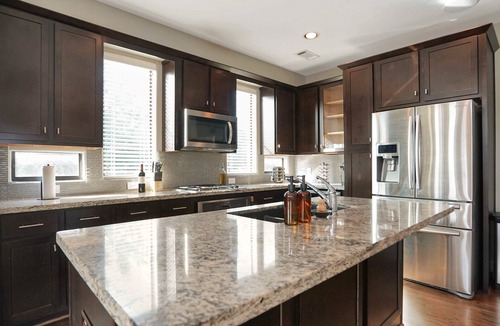 Montrose House | Modern Boho Chic - Downtown View - King Bed - 4BR