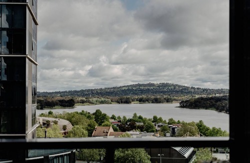 Belconnen Apartment | Modern Convenient 2-BR with Lakeside View