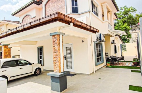 Kajang House | Modern Home at Kajang by HCK