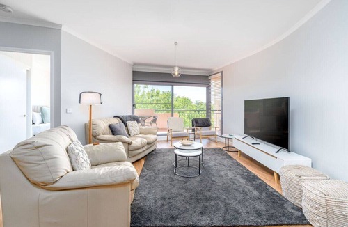 Griffith Apartment | Modern & Homely 2BR Burke Crescent Apartment