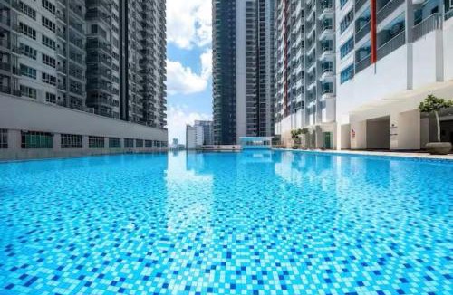 Salak South House | Modern KL City View Suite