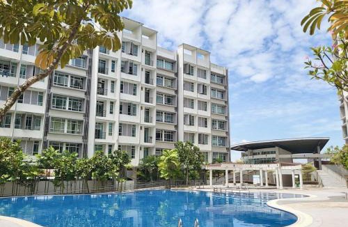 Tebrau Apartment | Modern Lux - Walking Distance to Mt Austin 6 Pax