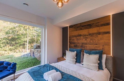La Conception Ski Chalet | Modern Mountain Chalet Sauna Hot Tub & Fireplace