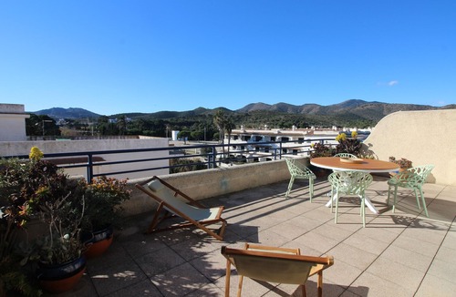 Llanca Apartment | Modern seafront apartment with air conditioning in Llançà