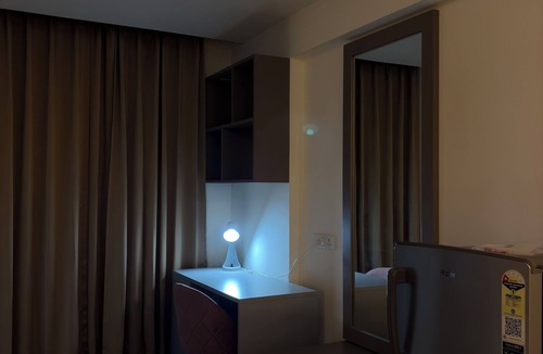 Jaipur District Apartment | Modern Studio Apartment with WiFi + Kitchen