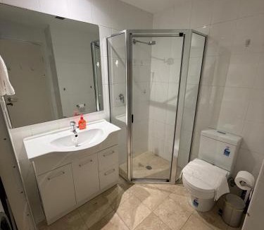 Darling Harbour Apartment | Modern Studio Steps to Chinatown & Darling Harbour