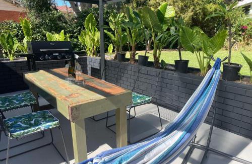 Athelstone Apartment | Modern studio with private patio