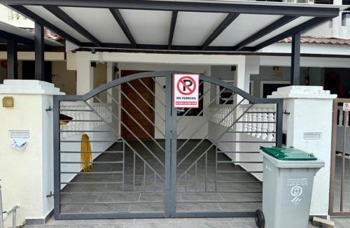 Taman Kota Laksamana House | Modern Townhouse Getaway Jonker 16 min by walk