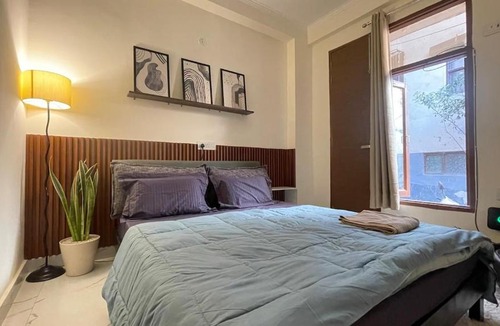 Sainik Farm Apartment | Modern1BHK near saket metro, Select City Walk, Max Hospital