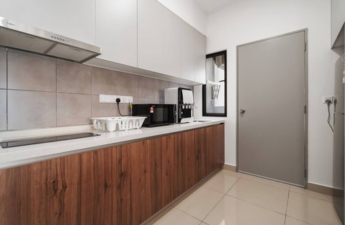 Taman Pertama Apartment | Modish Escape 4BR @ MVertica | MRT+ Wi-Fi + Netflx