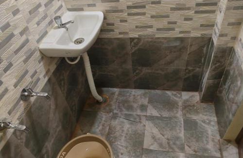 Tiruvannamalai Bed & Breakfast | Mohnish Sai Home Stay & 7 Rooms - Affordable price