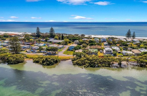 Wooli House | Moomba On Main - Beachfront cottage in Wooli