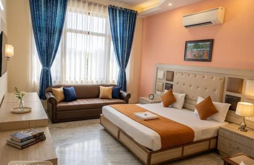 DLF Phase 3 Hotel | Moon Light Hotel