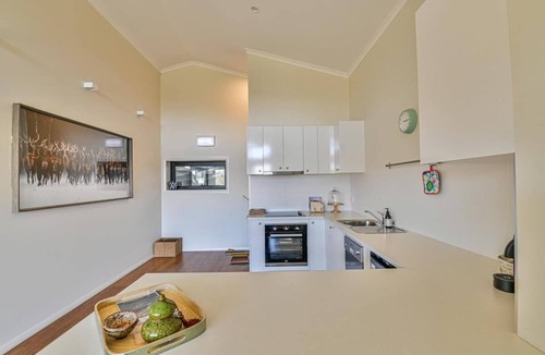 Orange Apartment | Mortimer's Wines Loft - Adults Only Retreat