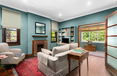 Mosman Apartment | Mosman - BRAD4 - Bradleys Head Road - Renovated 2BR with Sunroom, Parking Harbour Views Near Balmoral Beach