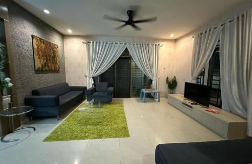 Taman Mount Austin House | Mount Austin JB 4BR Semi-D Corner 14pax Near AEON Tebrau