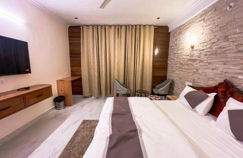 Sukha Hotel | Mount kirola stay
