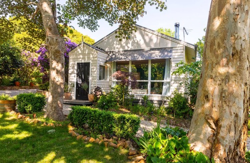Mount Macedon Cottage | Mount Macedon charming country cottage