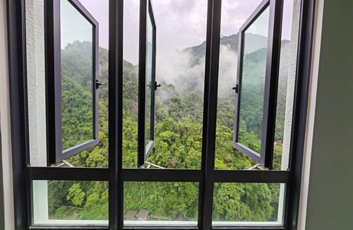 Ulu Kinta Apartment | Mountain & Theme Park Views' Cozy Suite