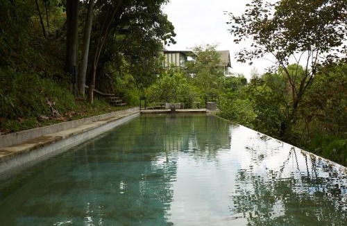Hulu Selangor House | Mountain View Getaway House with Pool Lauhaus 1