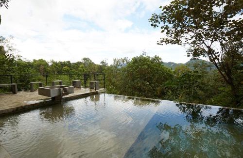 Hulu Selangor House | Mountain View Getaway House with Pool Lauhaus 1