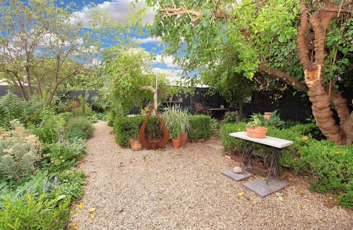 Turvey Park House | Mulberry Cottage - Elegant CBD Estate