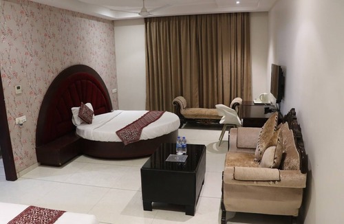 Khargone Hotel | Nakshatra Hotel & Resort in Khargone