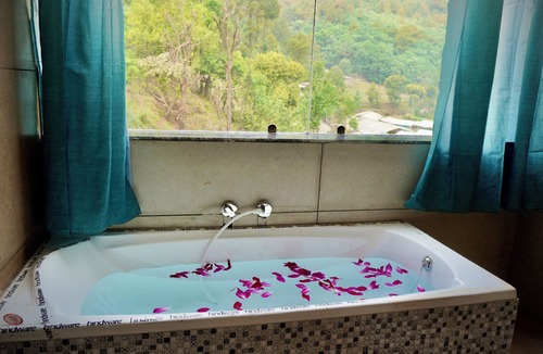 Bhimtal Hotel | Nakshville
