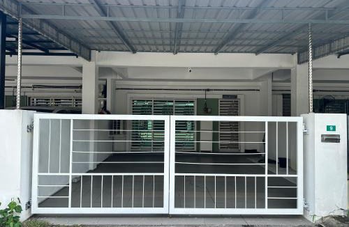 Perak Tengah District House | Nameera Stay Bandar Universiti Seri Iskandar