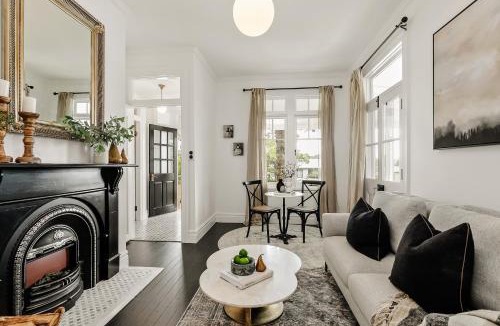 Gloucester House | Narraweema Guesthouse - Historic Luxury Accommodation